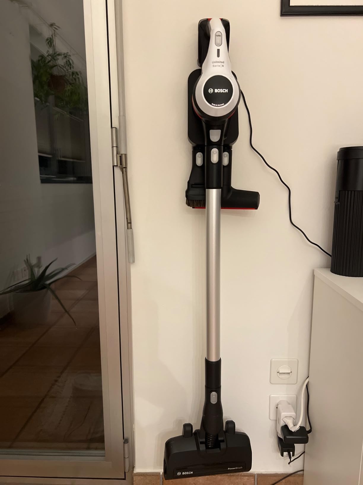 Bosch Unlimited 6 Scopa Elettrica 18V Bianca Senza Fili