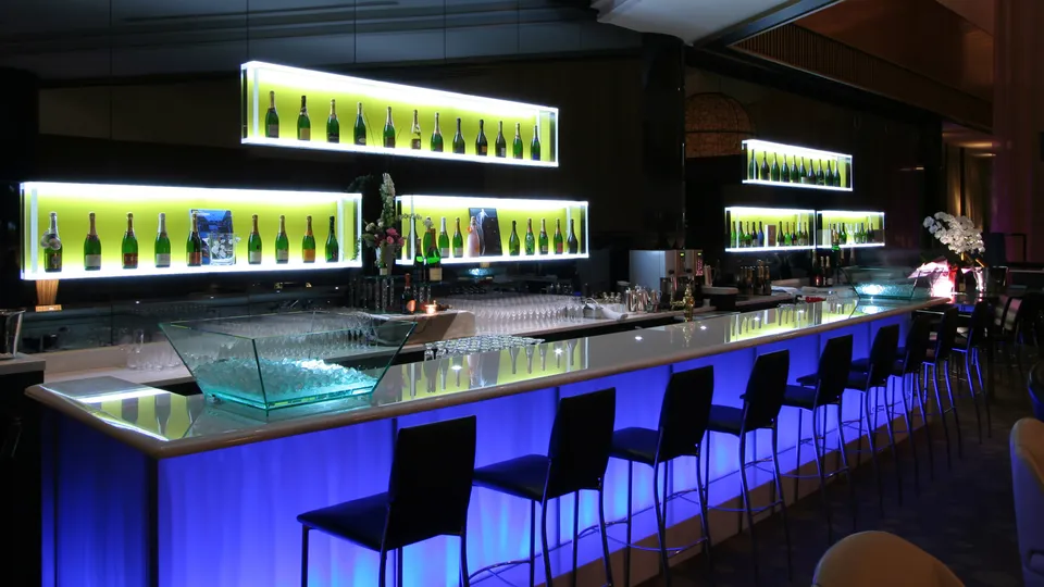 Nexta Tech controllo luci retroilluminazione bar